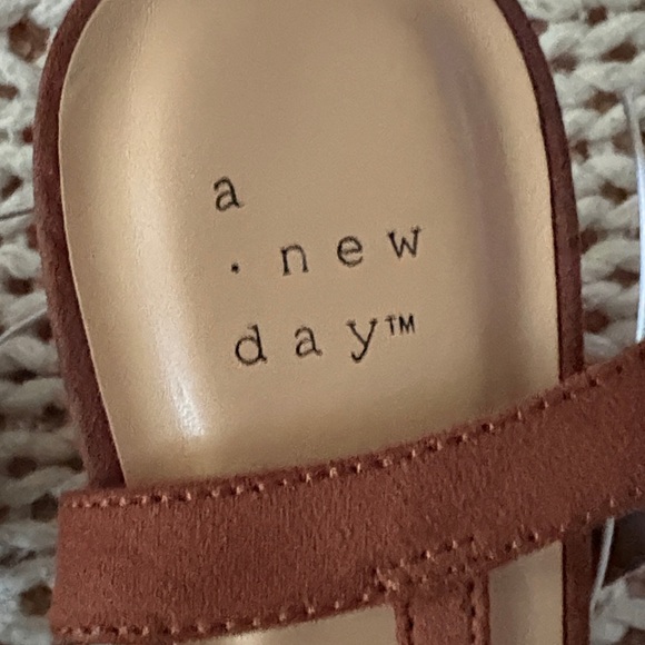 A New Day Women's Tan Bow Sandals - Picture 5 of 9